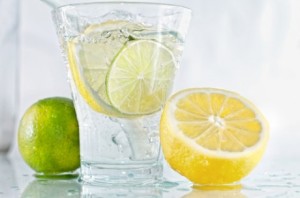 Glass-of-water-with-lemon-and-lime